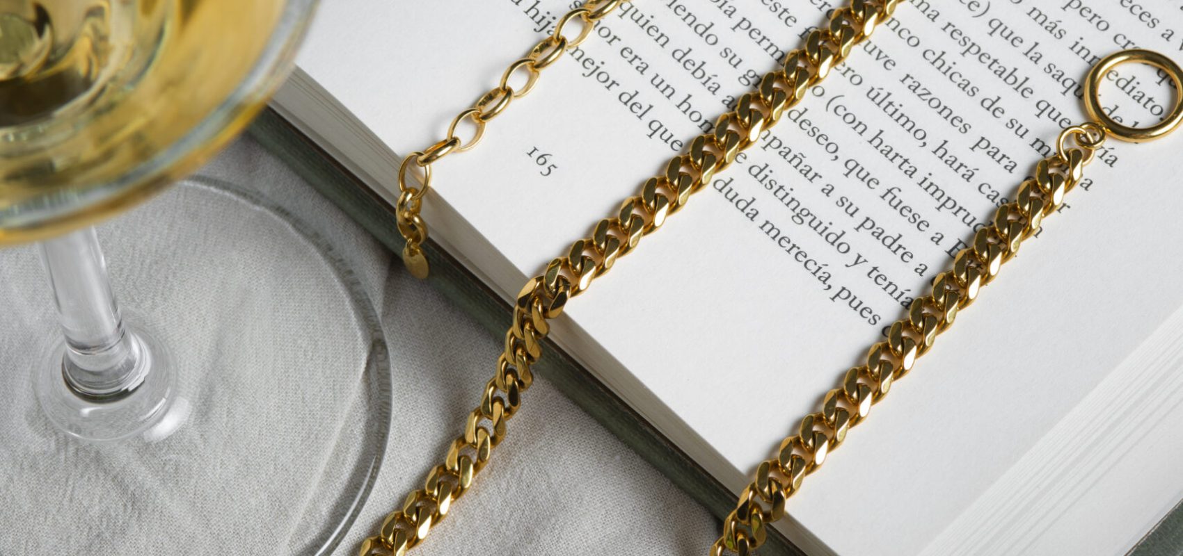 top-view-gold-chains-book